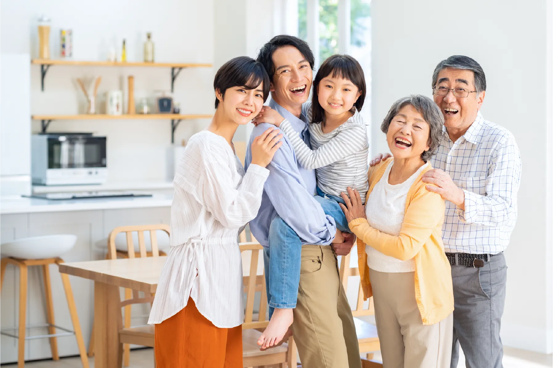 住まいで笑顔の三世代家族