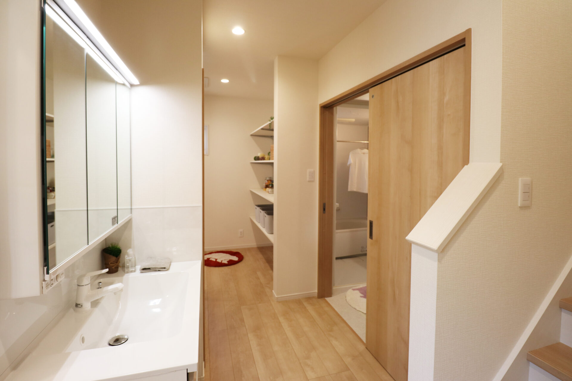 「洗う・干す・仕舞う」をスムーズに。家事動線を追求した機能的なサニタリー